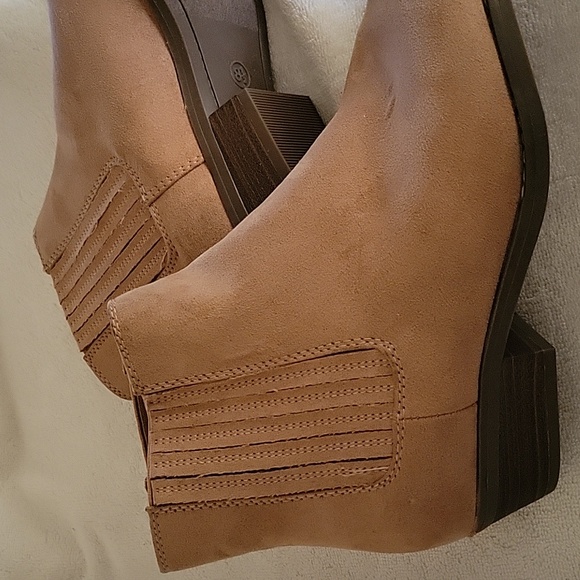 UNIVERSAL THREAD POINTED TOE LOW BLOCK HEEL ANKLE BOOTIE - Picture 12 of 12